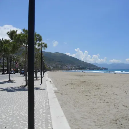 Lungomare Sea View Corner Apartamento